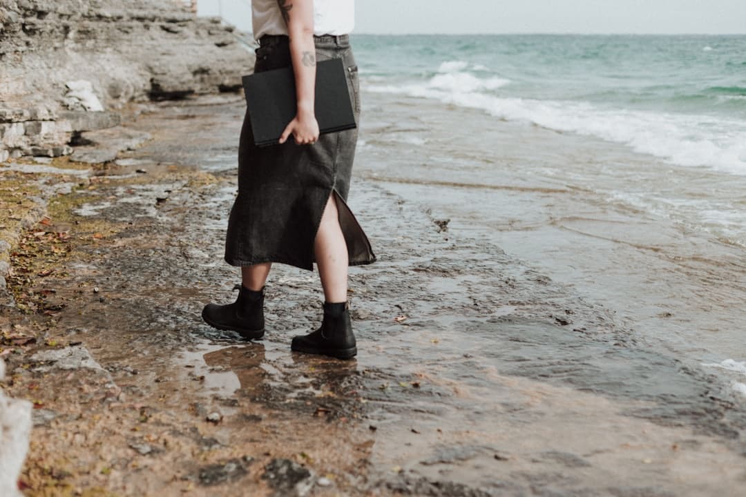 易烊千玺唱《送你一朵小红花》数度呜咽:这首歌或许只唱这一次